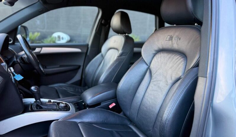 
								2011 Grey Audi Q5 full									