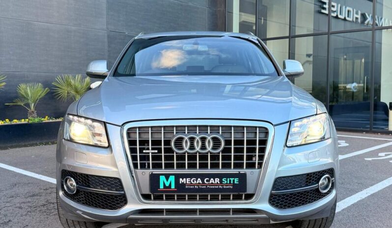 
								2011 Grey Audi Q5 full									