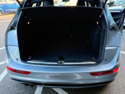 
										2011 Grey Audi Q5 full									