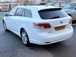 
										2010 Toyota Avensis full									