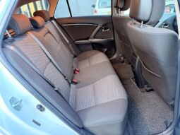 
										2010 Toyota Avensis full									