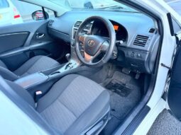 
										2010 Toyota Avensis full									