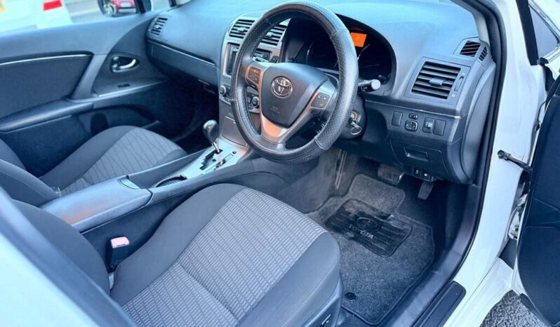 
								2010 Toyota Avensis full									