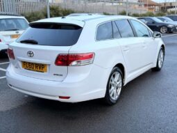 
										2010 Toyota Avensis full									