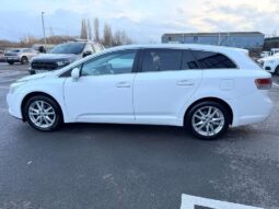 
										2010 Toyota Avensis full									