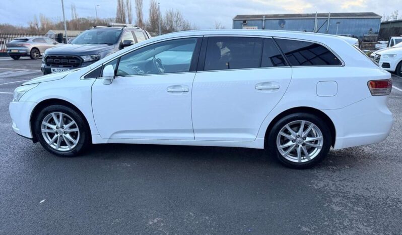 
								2010 Toyota Avensis full									