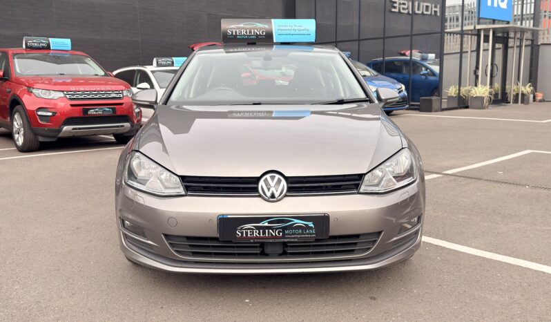 
								2016 Volkswagen Golf full									