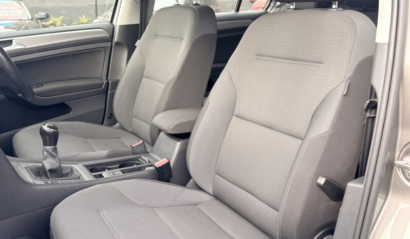 
								2016 Volkswagen Golf full									