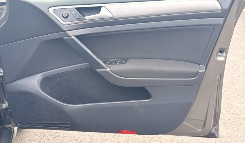 
								2016 Volkswagen Golf full									