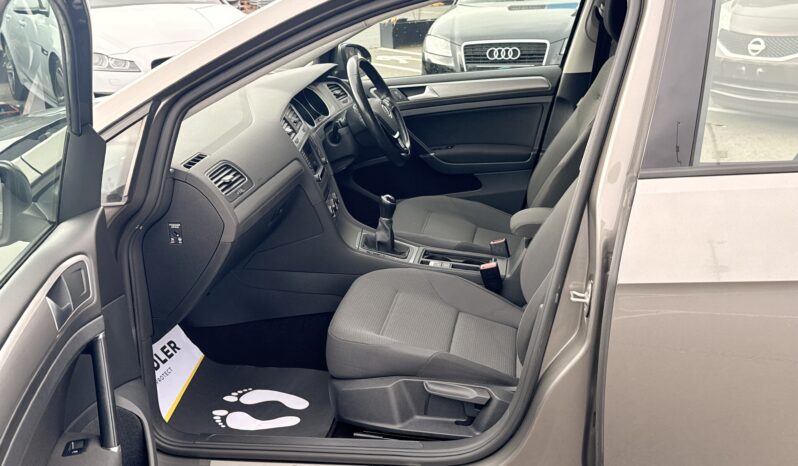 
								2016 Volkswagen Golf full									