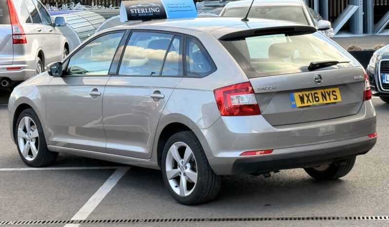 
								2016 Skoda Rapid Spaceback full									