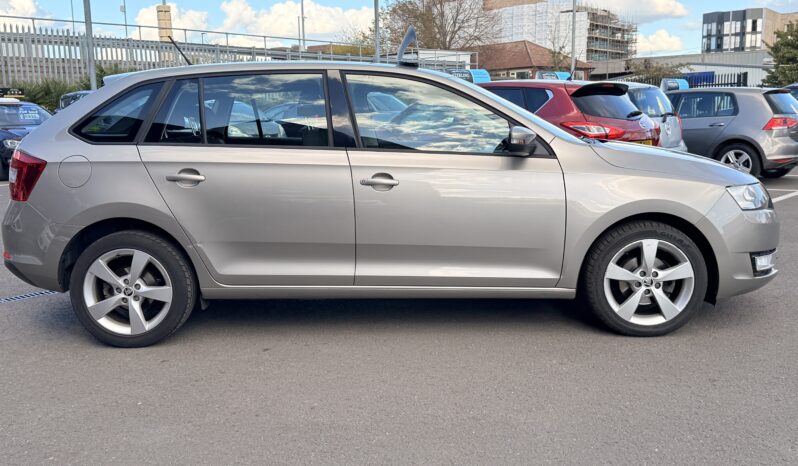 
								2016 Skoda Rapid Spaceback full									