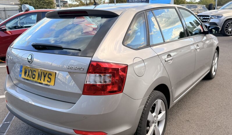 
								2016 Skoda Rapid Spaceback full									