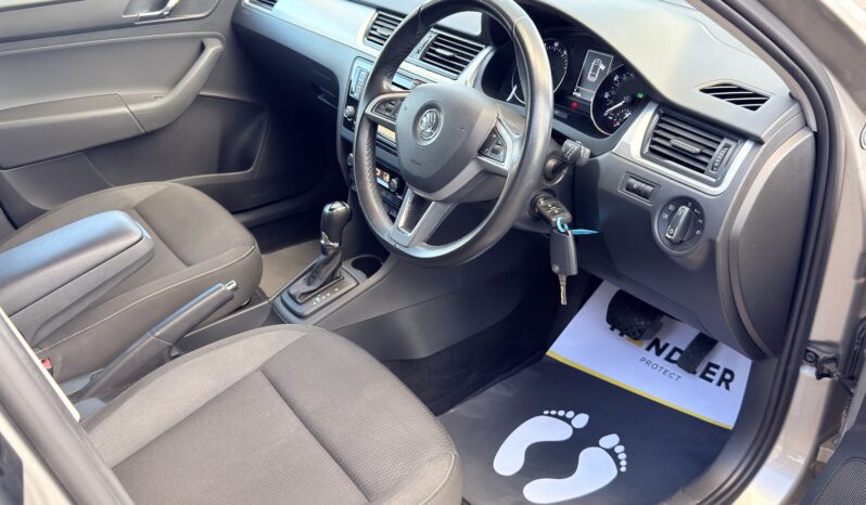 
								2016 Skoda Rapid Spaceback full									