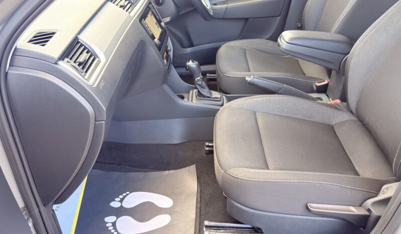 
								2016 Skoda Rapid Spaceback full									