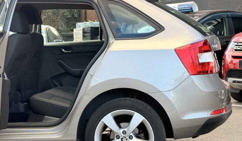 
								2016 Skoda Rapid Spaceback full									