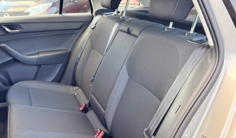 
								2016 Skoda Rapid Spaceback full									
