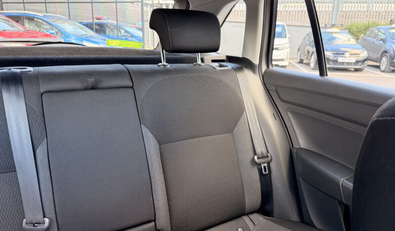 
								2016 Skoda Rapid Spaceback full									