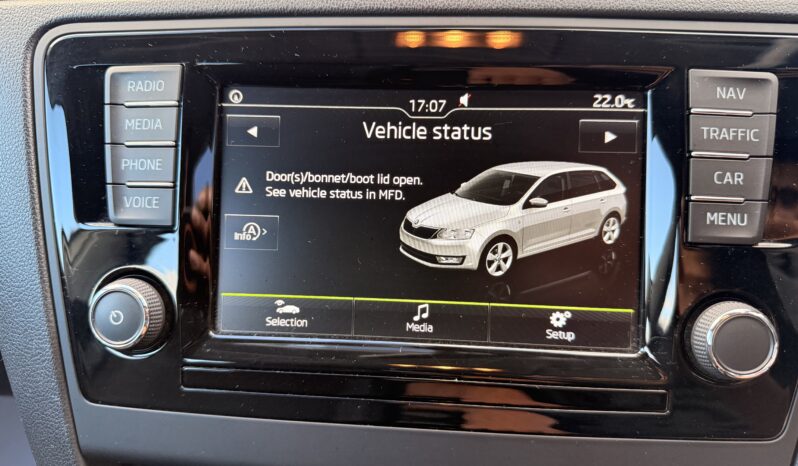 
								2016 Skoda Rapid Spaceback full									
