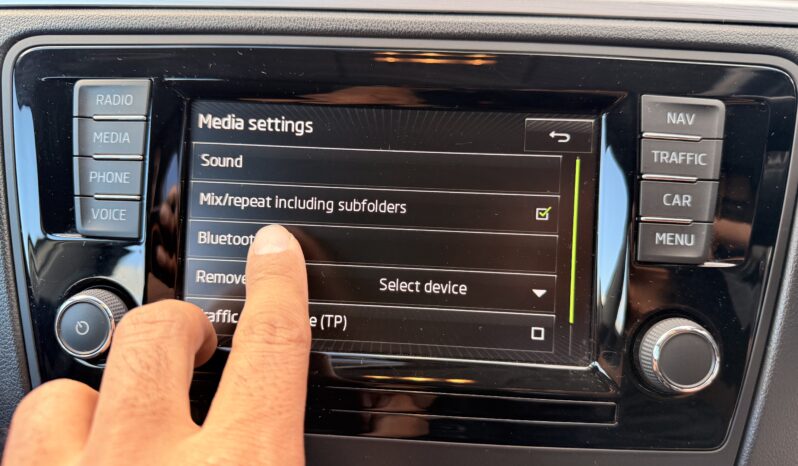 
								2016 Skoda Rapid Spaceback full									