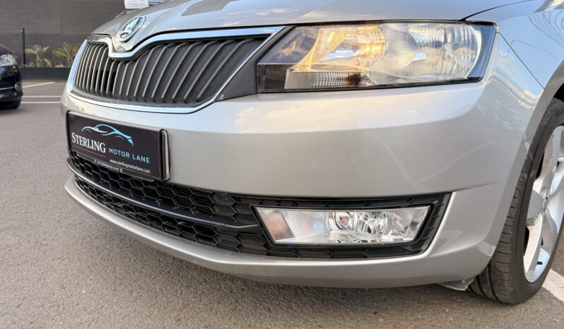 
								2016 Skoda Rapid Spaceback full									
