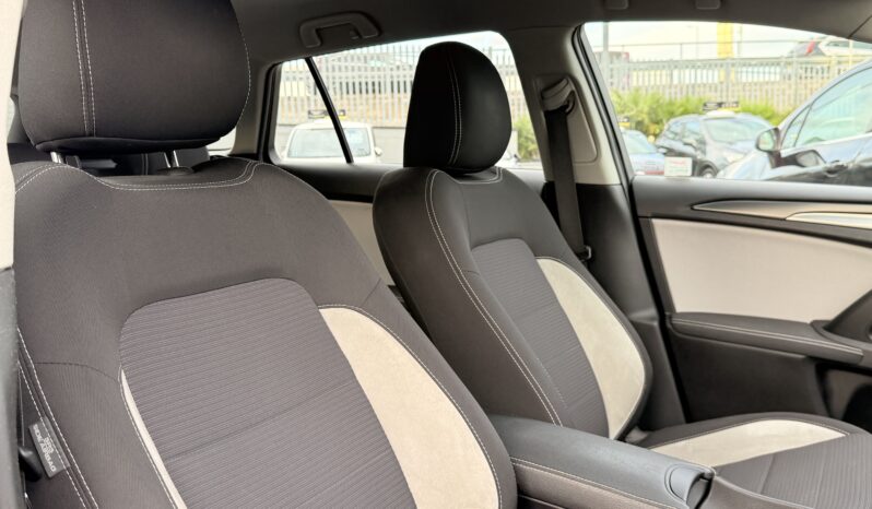 
								2017 Toyota Avensis full									