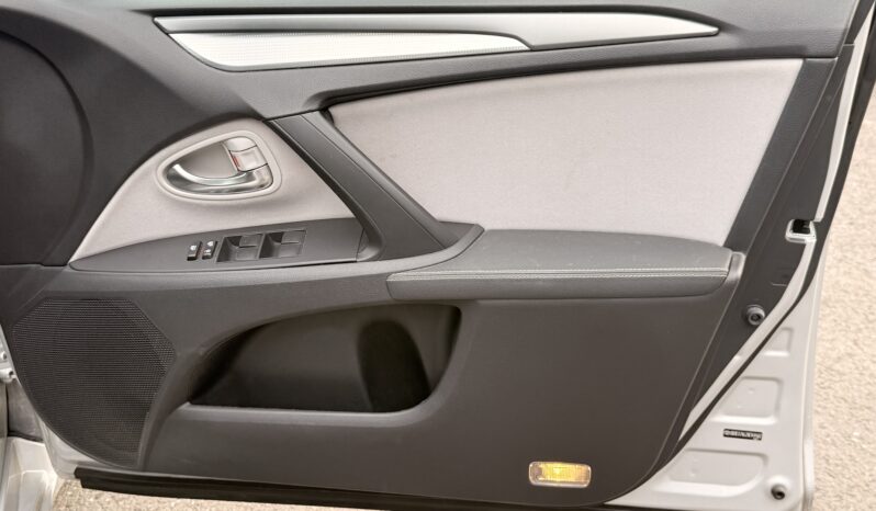 
								2017 Toyota Avensis full									